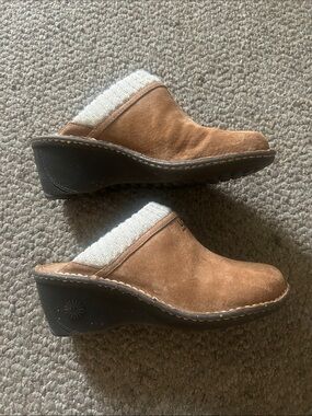 UGG Women's Chestnut Suede Slip-On Clog with Knit Collar
